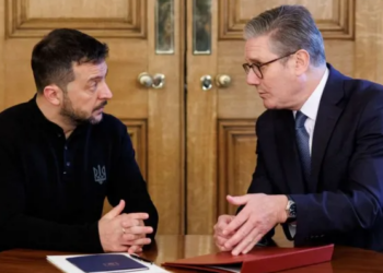 Zelensky takohet me Starmerin teksa kërkon më shumë mbështetje për luftën