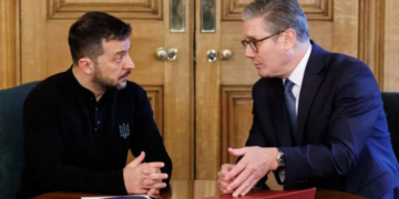 Zelensky takohet me Starmerin teksa kërkon më shumë mbështetje për luftën
