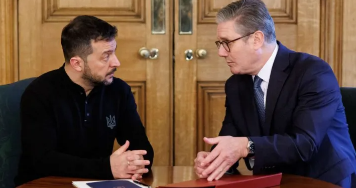 Zelensky takohet me Starmerin teksa kërkon më shumë mbështetje për luftën
