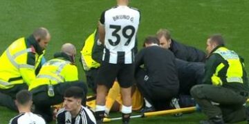 SKENE E FRIKSHME NË PREMIER LIGË: Tmerri i dëmtimit të Danny Welbeck! Anglezi mbeti i palëvizshëm i shtrirë në bar!