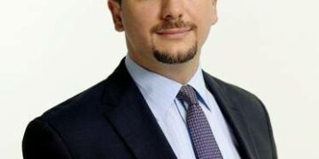 Është jetike që kjo Qeveri e kapelave të zeza të bie!