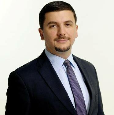 Është jetike që kjo Qeveri e kapelave të zeza të bie!