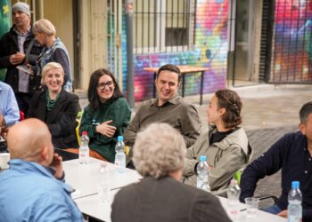 Kryetari i Lidhjes Demokratike të Kosovës në takim në Lagjen e Artistëve në Ulpianë