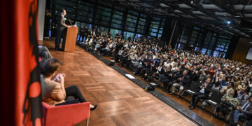 Kryeministri Kurti u takua me bashkatdhetarë tanë në Shtutgart