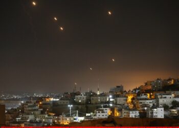 Irani kërcënon me shtimin e ‘sulmeve dërrmuese’ pas breshërisë së raketave balistike