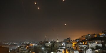 Irani kërcënon me shtimin e ‘sulmeve dërrmuese’ pas breshërisë së raketave balistike