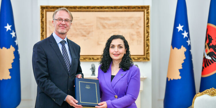 Presidentja Osmani priti ambasadorin Aivo Orav dhe pranoi Raportin e Komisionit Evropian për Kosovën 2024