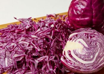 Lakra e kuqe e shijshme, por jo për të gjithë – Kujt i bën dëm ajo?