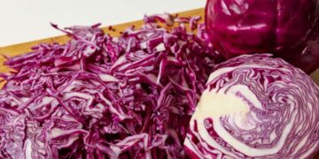 Lakra e kuqe e shijshme, por jo për të gjithë – Kujt i bën dëm ajo?