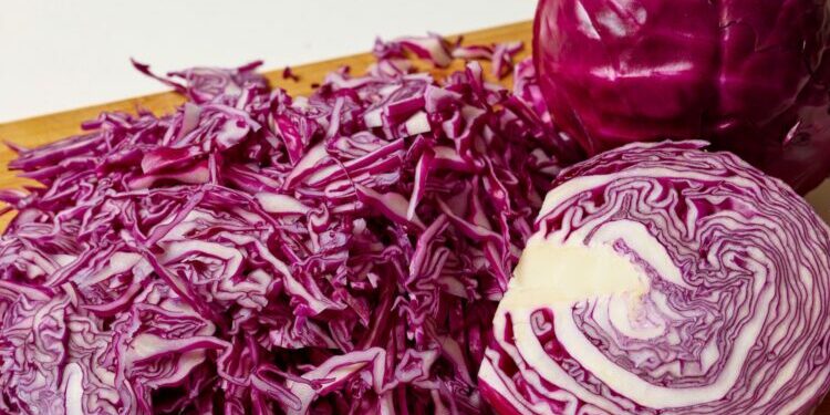 Lakra e kuqe e shijshme, por jo për të gjithë – Kujt i bën dëm ajo?