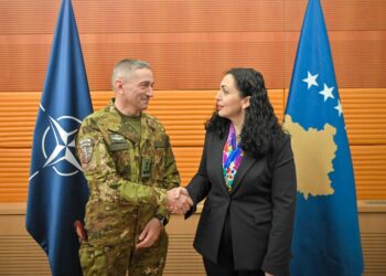 Takimi i Presidentes Osmani me Komandantin e KFOR-it, Gjeneralmajor Enrico Barduani: Fokus në Sigurinë dhe Bashkëpunimin Ndërkombëtar