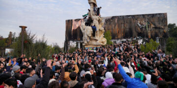Rebelët sirianë pushtojnë Damaskun, fati i Assadit mbetet i paqartë