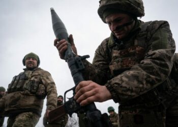 Sulme të Reja Ajrore të Ukrainës: Goditet Rafineria Ruse e Naftës dhe Raportohen Viktima nga Koreja e Veriut