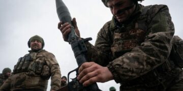 Sulme të Reja Ajrore të Ukrainës: Goditet Rafineria Ruse e Naftës dhe Raportohen Viktima nga Koreja e Veriut