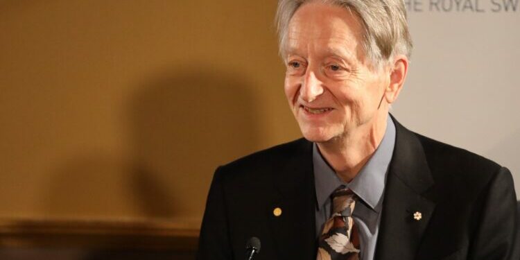 Hinton: Teknologjia ka nevojë për rregullim qeveritar