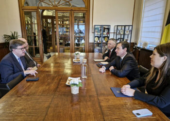 Kryeministri Kurti Takon Ndihmës Sekretarin Amerikan në Bruksel: Diskutohen Sulmet Terroriste dhe Siguria Kombëtare