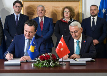 Kosova nënshkruan marrëveshje me Turqinë për prodhimin e municioneve sipas standardeve të NATO-s