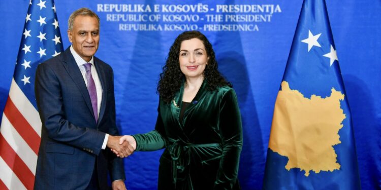 Presidentja Osmani takon Sekretarin Amerikan për Menaxhimin dhe Resurset, Richard R. Verma