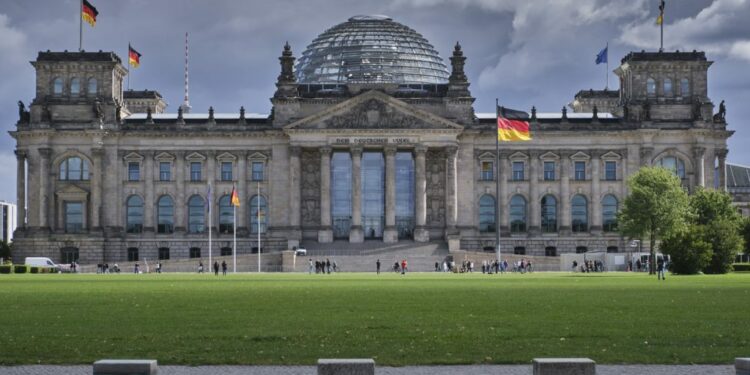 Parlamenti Gjerman Refuzon Projektligjin për Kufizimin e Imigracionit – Merz përballet me disfatë