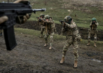 Ukraina përballet me sfida të mëdha: Mungesa ushtarësh dhe sulme të vazhdueshme ruse