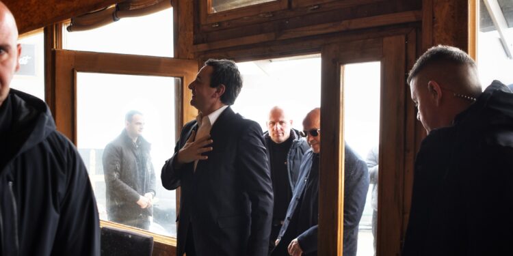 Fushata e Albin Kurtit fillon në Gjakovë me një Ditë të Bardhë