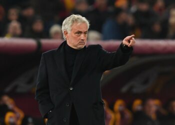 Jose Mourinho shpërthen pas ndeshjes në Turqi: “Skandal! Në 25 vite si trajner, nuk kam parë diçka të tillë”