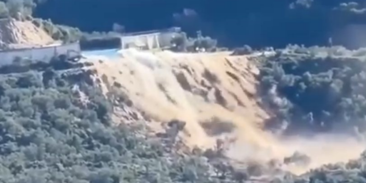 Procedohet Penalisht Administratori i Digës së Hidrocentralit në Bunec pas Çarjes që Shkaktoi Përmbytje