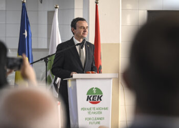 220 punëtorë të rinj në KEK: Kurti dhe Rizvanolli marrin pjesë në ceremoninë e nënshkrimit të kontratave