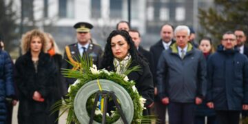 Vjosa Osmani nderon Ibrahim Rugovën në përvjetorin e 19-të të vdekjes