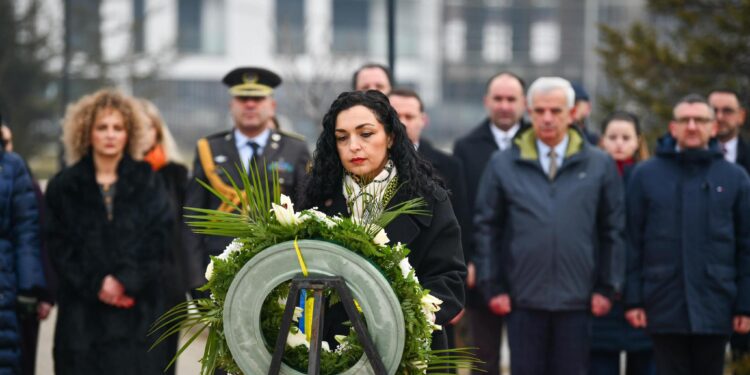 Vjosa Osmani nderon Ibrahim Rugovën në përvjetorin e 19-të të vdekjes