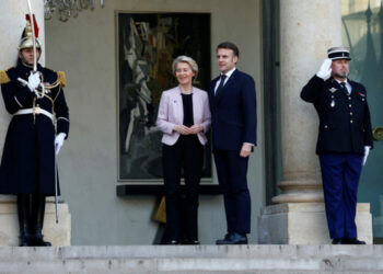 Samiti i krizës për Ukrainën nis në Paris, Macron në kontakt me Trump