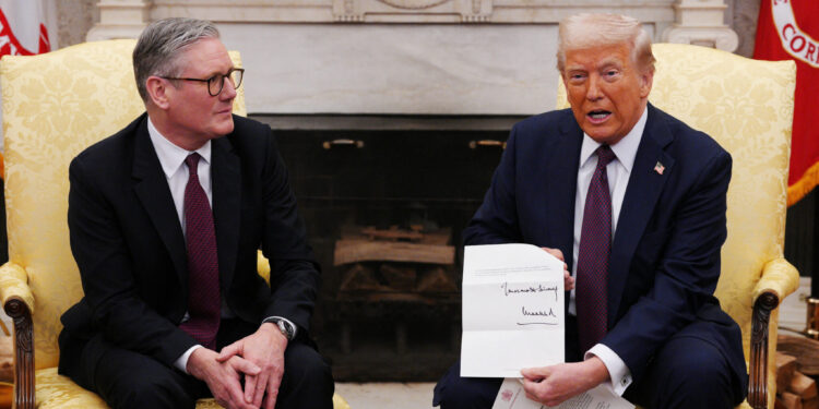 Kryeministri Britanik Starmer Takon Presidentin Trump në Shtëpinë e Bardhë, Ukraina në Qendër të Bisedimeve