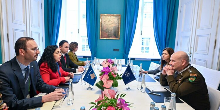 Presidentja Osmani takon komandantin e Forcave Aleate për Evropë: Kosova e përkushtuar për bashkëpunim me NATO-n