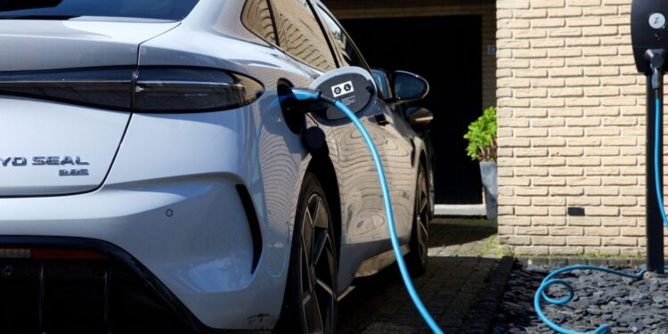 BYD prezanton teknologjinë e re të karikimit dhe planifikon ndërtimin e një rrjeti të ri stacionesh në Kinë