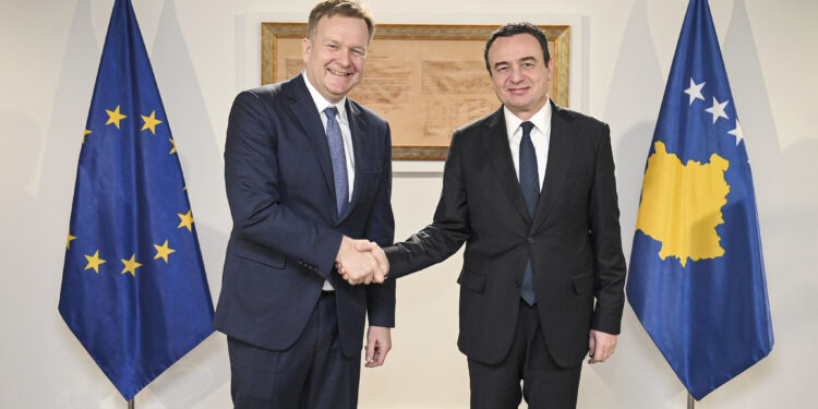 Kryeministri Albin Kurti Mirëpret Përfaqësuesin e Posaçëm të BE-së, Peter Sørensen, dhe Kërkon Heqjen e Masave Kufizuese ndaj Kosovës