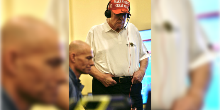 Gabimi i administratës Trump: Gazetari përfshihet gabimisht në bisedat për sulmet në Jemen