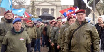 Qendra.Info mëson se Goran Radosavljević Guri po udhëheq veteranët e “Beretave të Kuqe” kundër bllokadave të studentëve në Beograd.