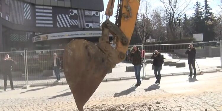 Rama gjatë nisjes së punimeve në sheshin “Xhorxh Bush”: Do të transformohet kryeqyteti