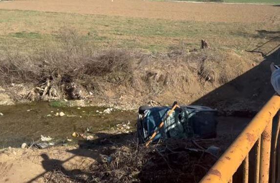 Katër të lënduar nga një vetëaksident në Istog.