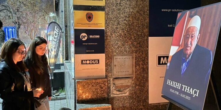 Ndizen qirinj përkujtues për Haxhi Thaçin në Prishtinë