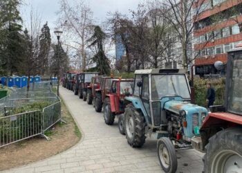 Vuçiqi dhe planet e tijë me vendosjen e traktorëve në Beograd.