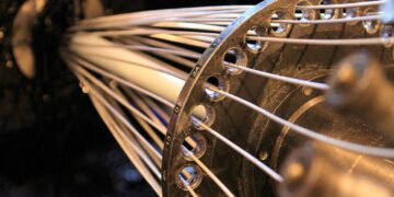 Kush Kontrollon Shtyllën Kurrizore të Internetit Global?