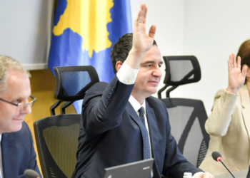 ‘Të përhiturit’ – Qeveria duhet që deri në mesnatë të japë dorëheqje thotë Cakolli i DnV