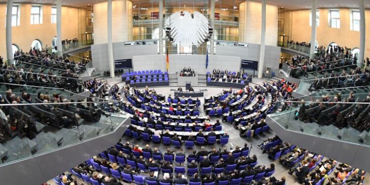 Bundestagu miraton amendamentin historik për ndryshimin e Kushtetutës së Gjermanisë