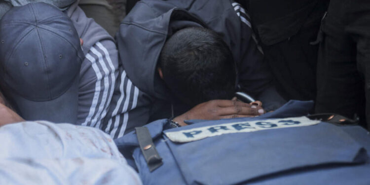 Hossam Shabat 23 vjeçari, gazetar i Al Jazeera  u sulmua qëllimisht nga forcat Izraelite gjatë ditës së djeshme.