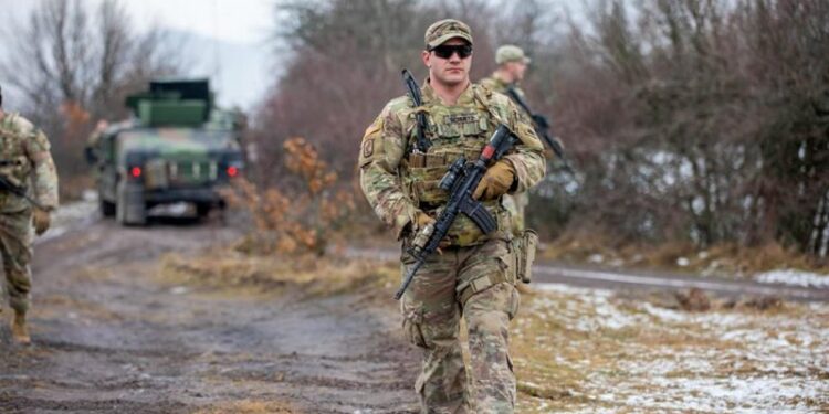 Ushtarët amerikanë të KFOR-it patrullojnë në veri të Kosovës për të garantuar sigurinë dhe lirinë e lëvizjes