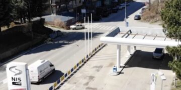 U hap me pompozitet, por “Veda Petrol” mbyllet për shkak të bojkotit nga qytetaret serb.