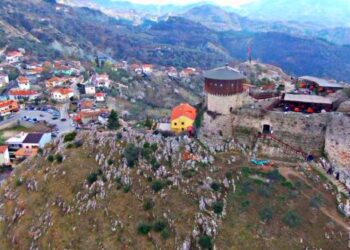 Një “shtëpi” për të gjitha fetë, 210 mijë m2 tokë në Petrelë, qeveria ngre “Parkun e Besimit”