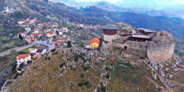 Një “shtëpi” për të gjitha fetë, 210 mijë m2 tokë në Petrelë, qeveria ngre “Parkun e Besimit”