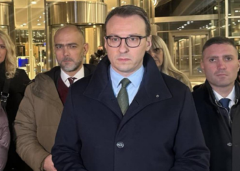Petkovic trazohet nga urimi i ambasadës britanike për njohjen e Kenias, i reagon direkt ambasadorit Hargreaves